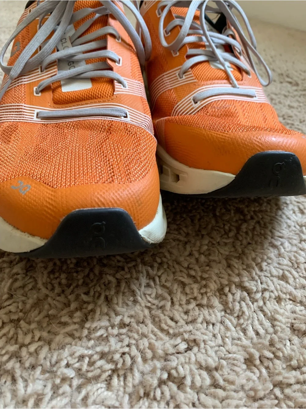 On Cloud Couldgo Men’s Orange and Cream Lightweight Sneakers